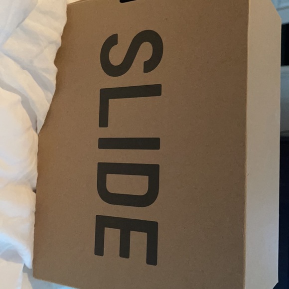 Yeezy Slides Size 11 Resin Green (Brand New) - Picture 2 of 4